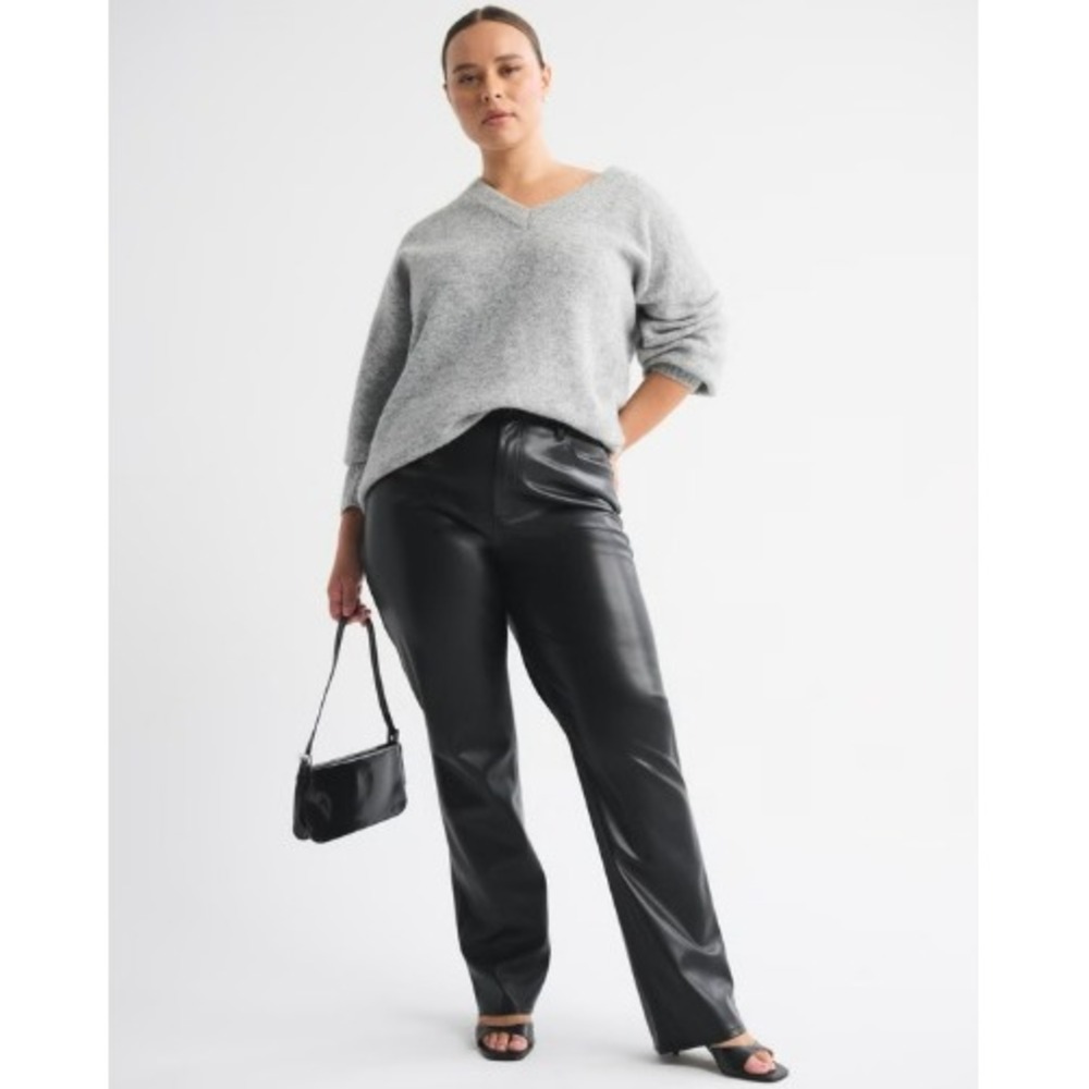 Abercrombie & Fitch Curve Love High Rise 90s Straight faux‎ Leather Pant size 14
